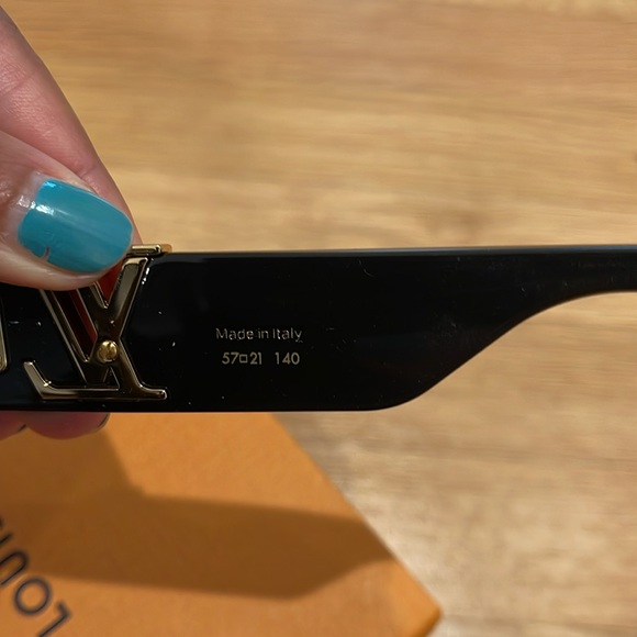 Louis Vuitton oversized sunglasses - Picture 3 of 9